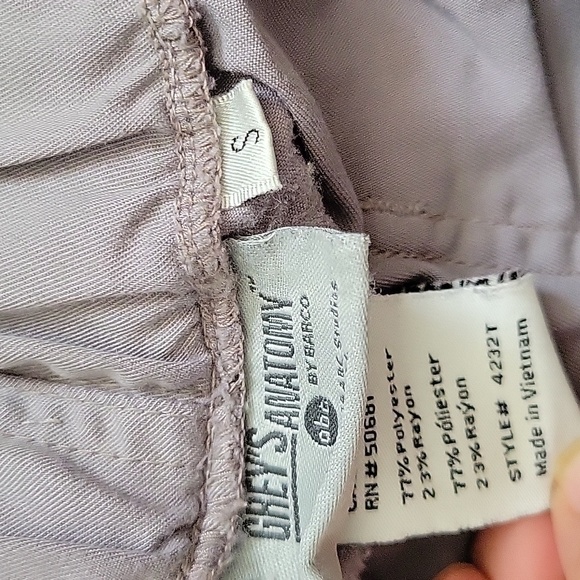 2/$15 Greys AnatomyRiley 5-Pocket Mid-Rise Flared Leg Scrub Pant TALL - Picture 4 of 8